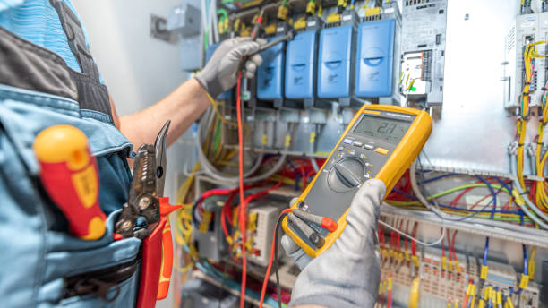 Best Circuit Breaker Repair  in Selah, WA